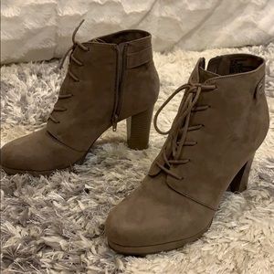 never worn 3 inch fabric heals